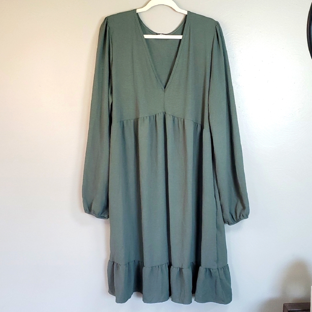 Heimish USA Green V-Neck Flowy Dress. 3X